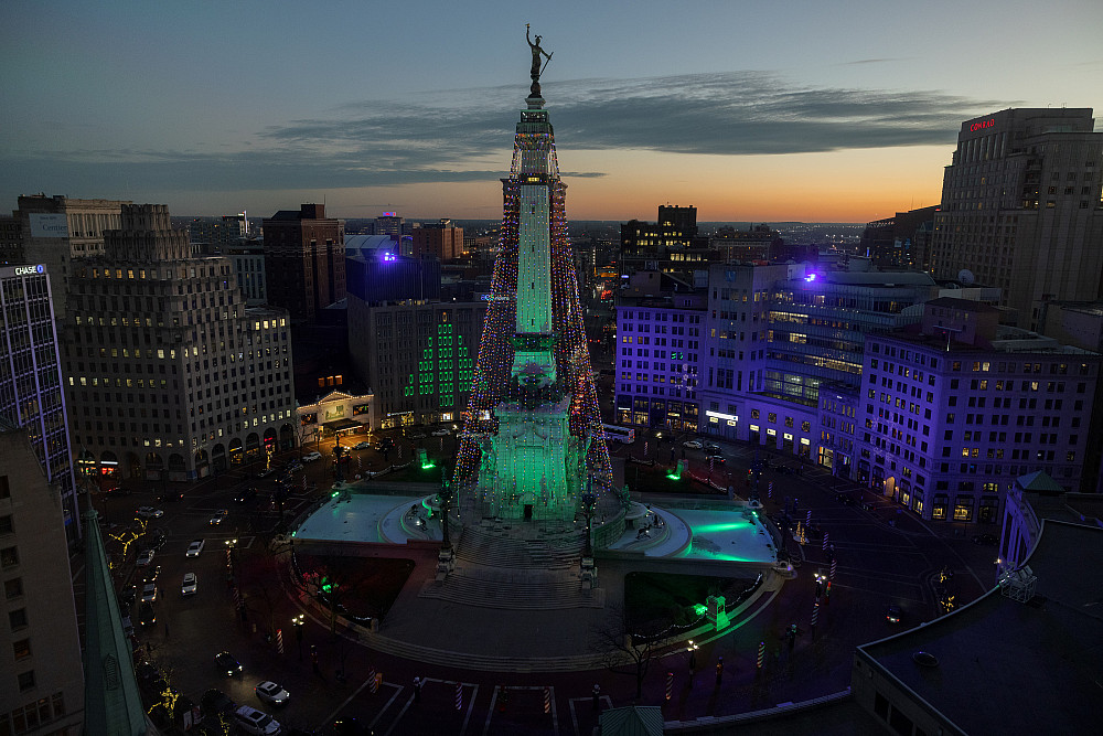 Monument Circle in Indianapolis lit for the holidays